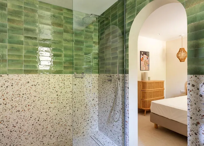 Modern Luxury 6 Pax *