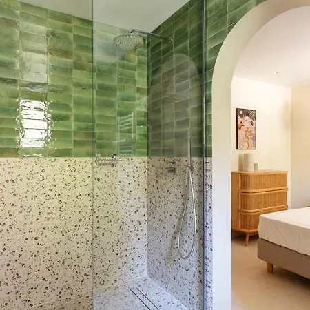 Modern Luxury 6 Pax *